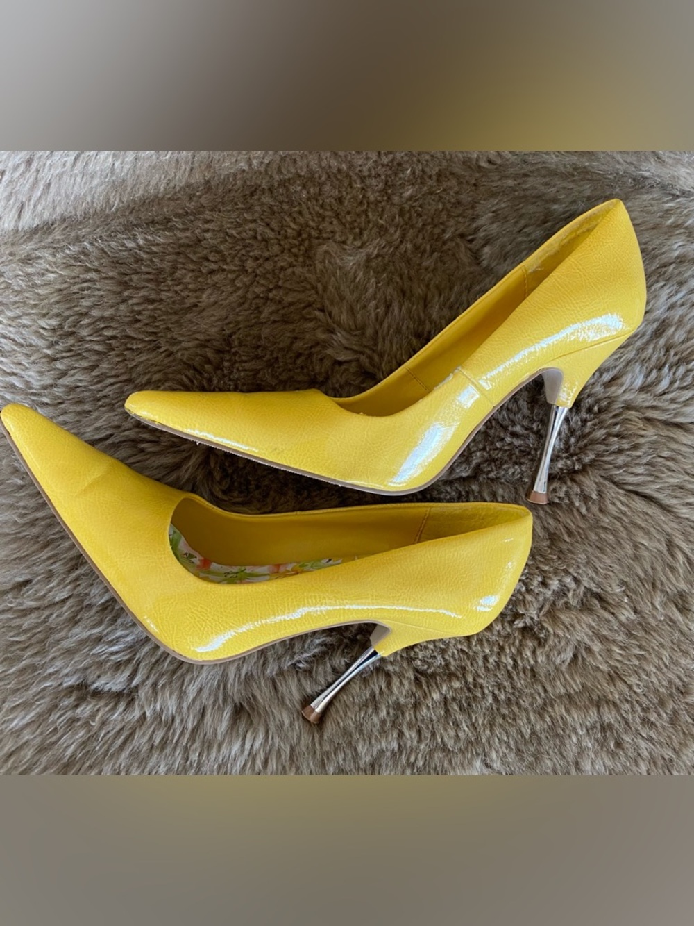Delicious Yellow Patent Pointed-Toe Pumps with Metal Heel- sky high 4” heel